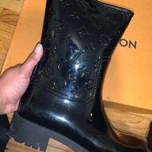 LOUIS VUITTON DROPS FLAT HALF BOOT
